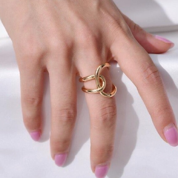 Jewelry - ⭐️Insta 18K gold plated geometric ring